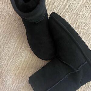 UGG Women’s Classic Short II Boot